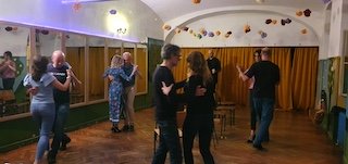 Tečaj plesa argentinski tango Zagreb Plesna škola Tango Argentino u Zagrebu za sve razine – od početnika do naprednih. Uči, pleši i izrazi se kroz umjetnost argentinskog tanga, plesa koji spaja svijet. Institut argentinskog tanga