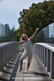 Stretch – Tango Inovacijski program korektivnog vježbanja Jelene Somogyi pomaže u ispravljanju posljedica nepravilnog opterećenja tijela (ozljede, slabija funkcionalnost mišića, nesvjesne navike kretanja).  Povećava pokretljivost zglobova i elastičnost mišića Smanjuje nepravilnu napetost mišića Osvještava mišićnu koordinaciju i vraća tijelu slobodu Poboljšava vezu između psihičkog i fizičkog, te harmonizira tijelo i um Svrha Cilj programa je poboljšanje motorike, snage, fleksibilnosti i pokretljivosti. Svi pokreti tijela nastaju kontrakcijom poprečno prugastih mišića, a motorički sustav (centralni i periferni živčani sustav) koordinira kretanje tijela i udova.